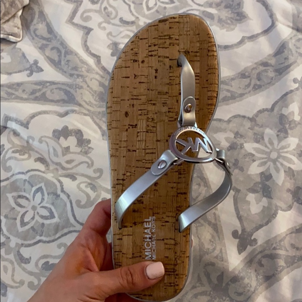 MICHAEL KORS FLIP FLOPS GREAT CONDITION
